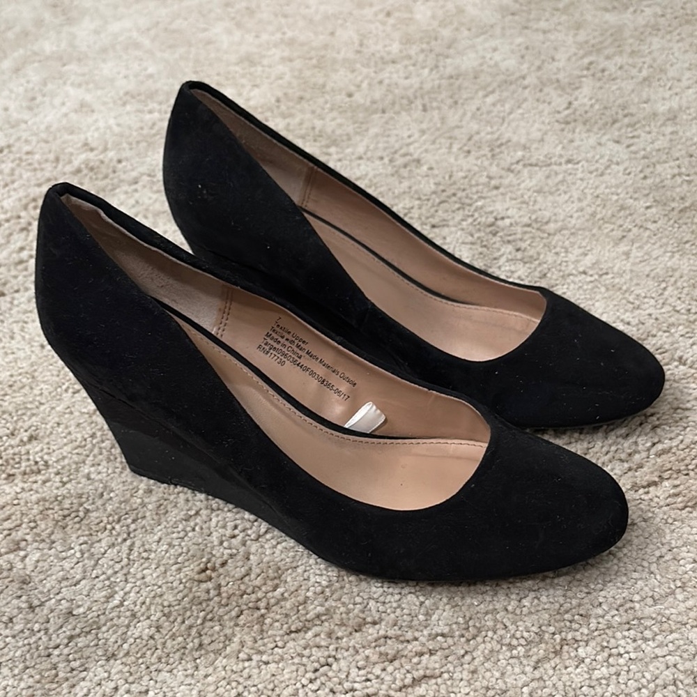 Elegant Black Wedge Pumps